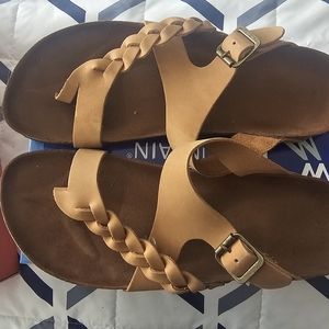 White mountain sandals